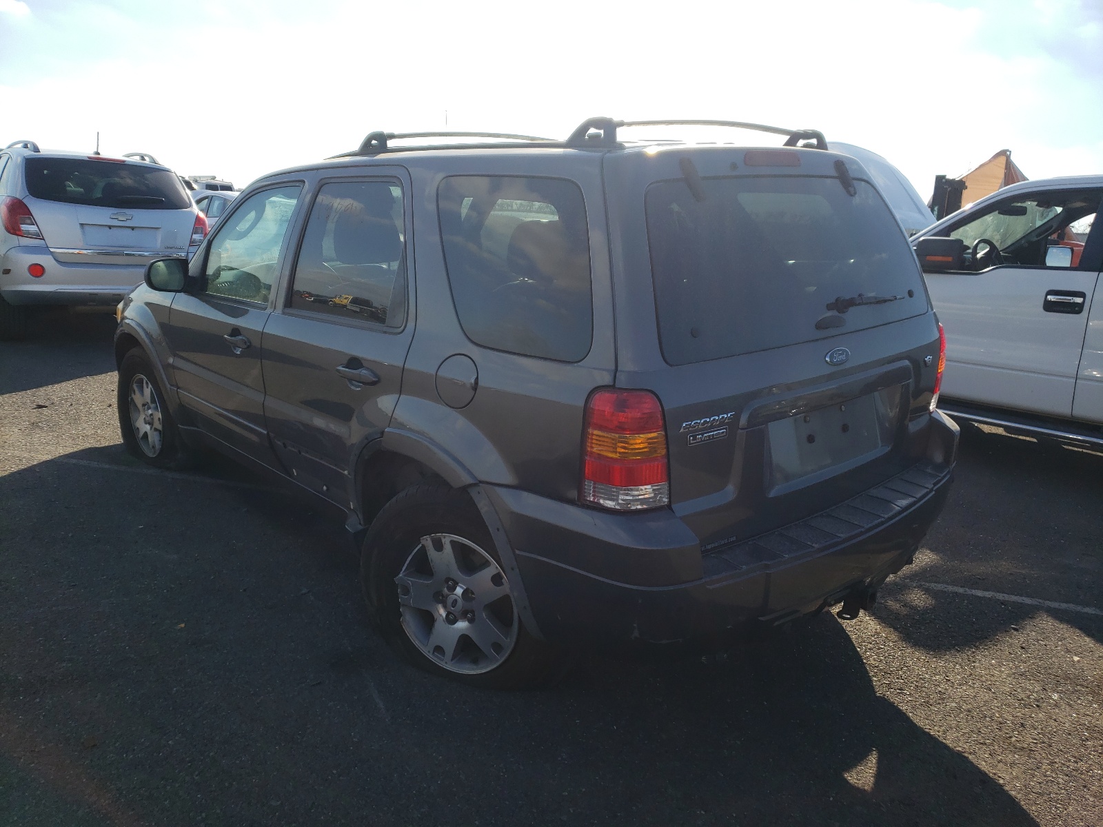 Фото 3 с аукциона – 2005 FORD ESCAPE LIM с VIN 1FMCU94165KD74645