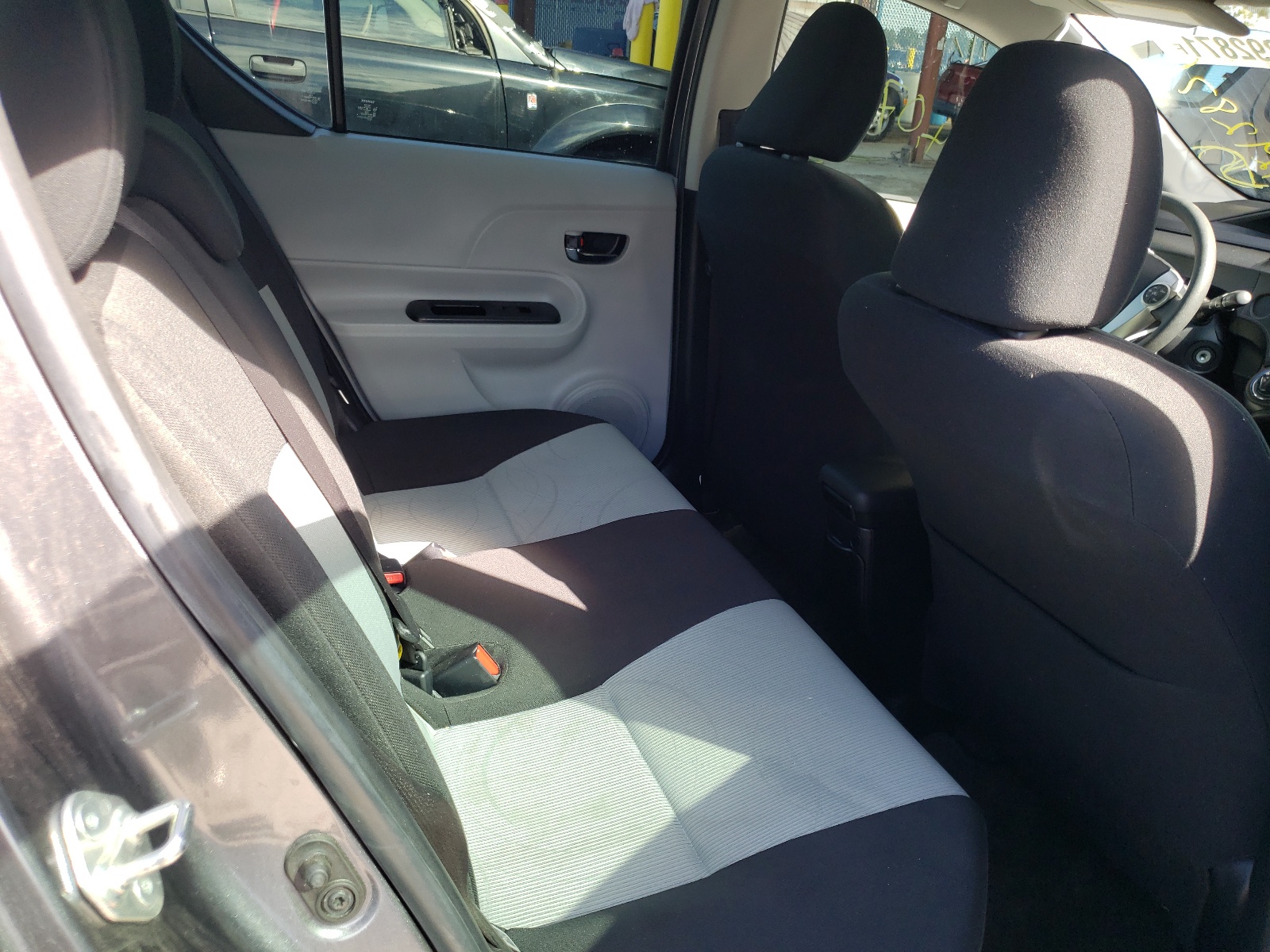 Photo 6 from auction – 2014 TOYOTA PRIUS C with VIN JTDKDTB31E1062322