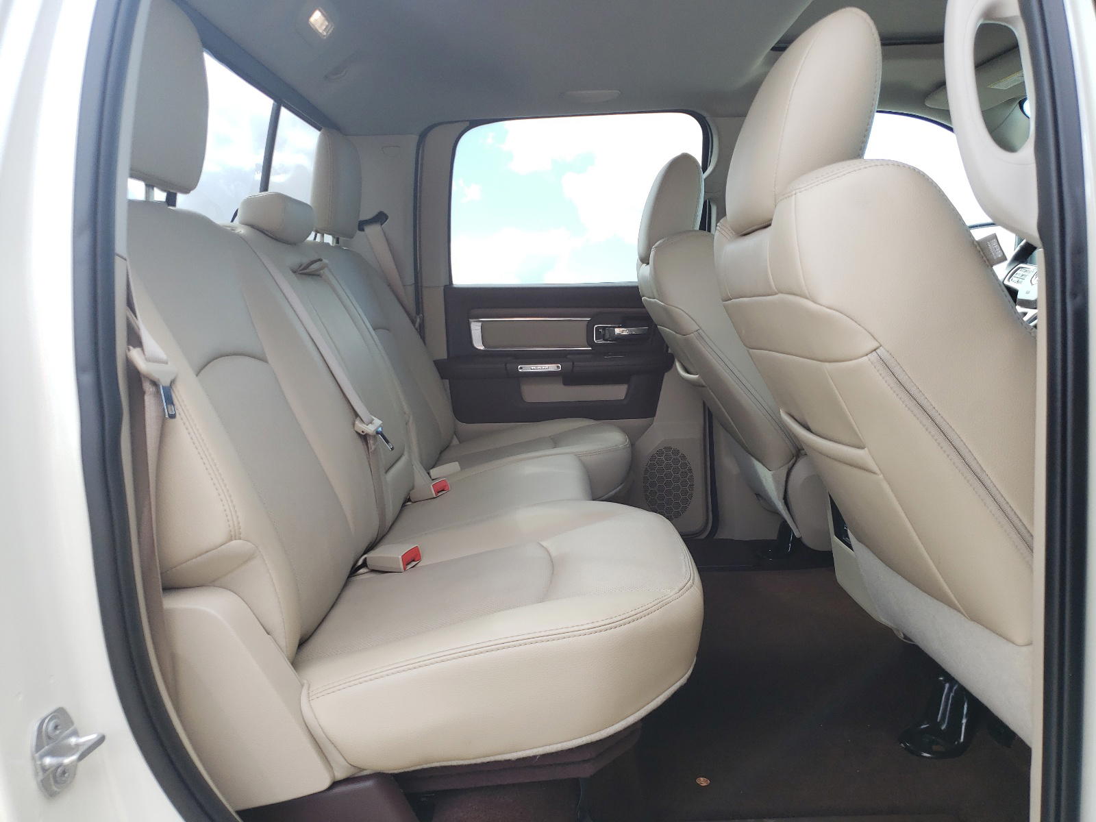 Photo 6 from auction – 2016 RAM 1500 LARAM with VIN 1C6RR6VT2GS415264