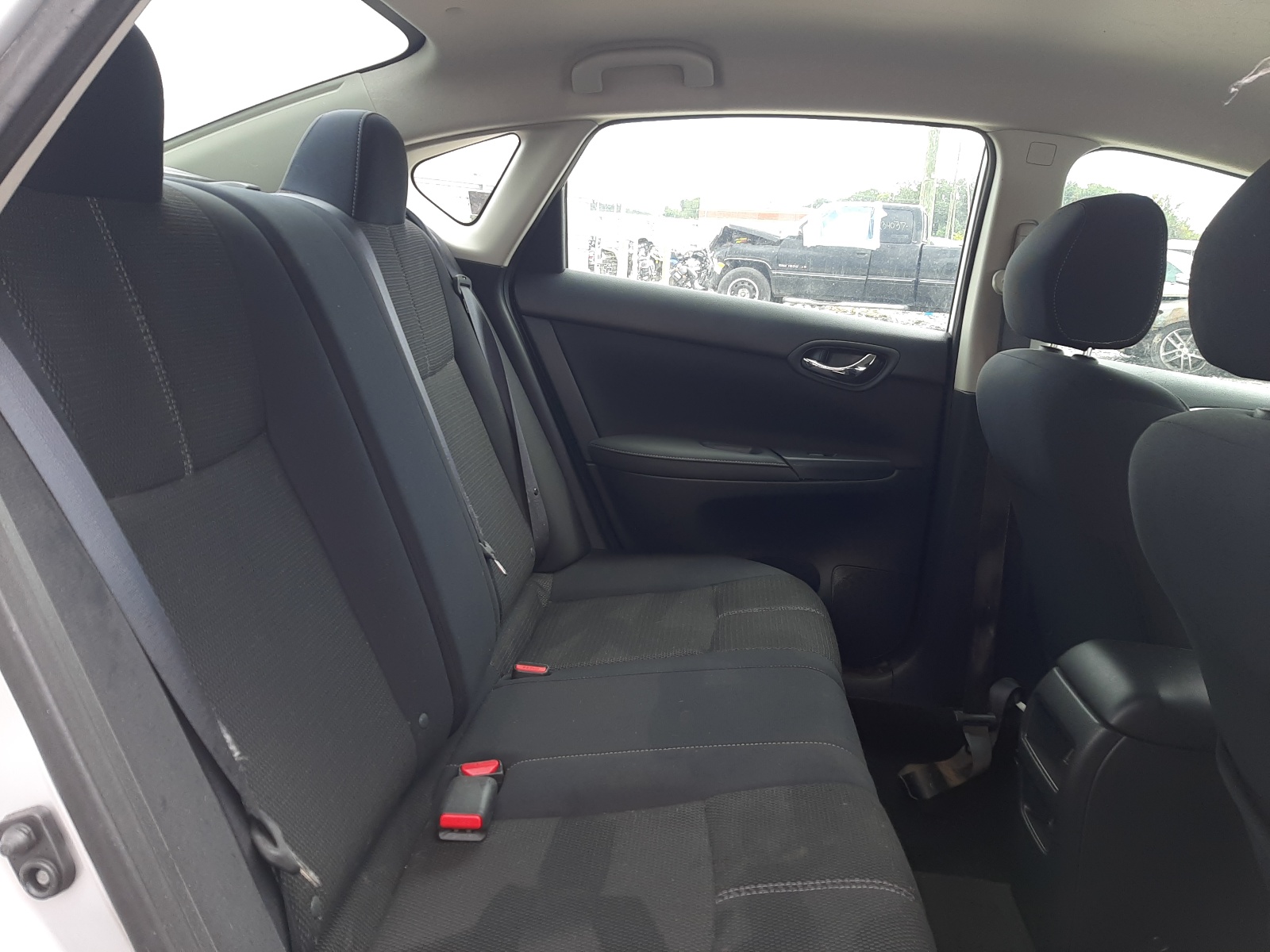 Photo 6 from auction – 2017 NISSAN SENTRA with VIN 3N1AB7AP5HY241334