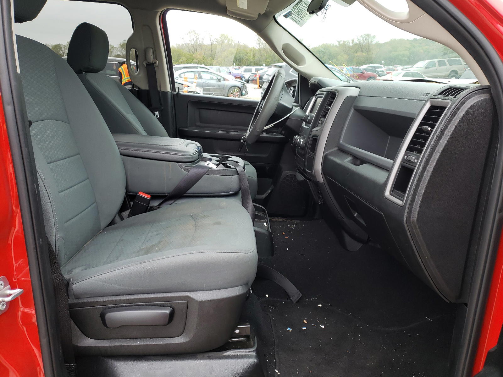 Photo 5 from auction – 2018 RAM 1500 ST with VIN 1C6RR6KT4JS305621