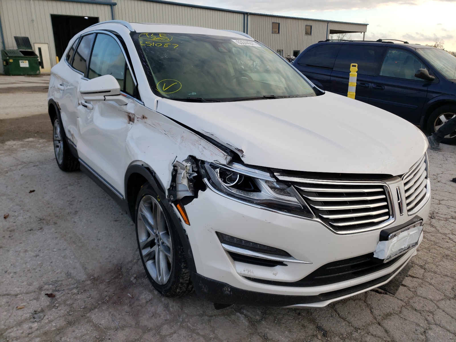 Photo 1 from auction – 2017 LINCOLN MKC RESERV with VIN 5LMTJ3DH3HUL51087