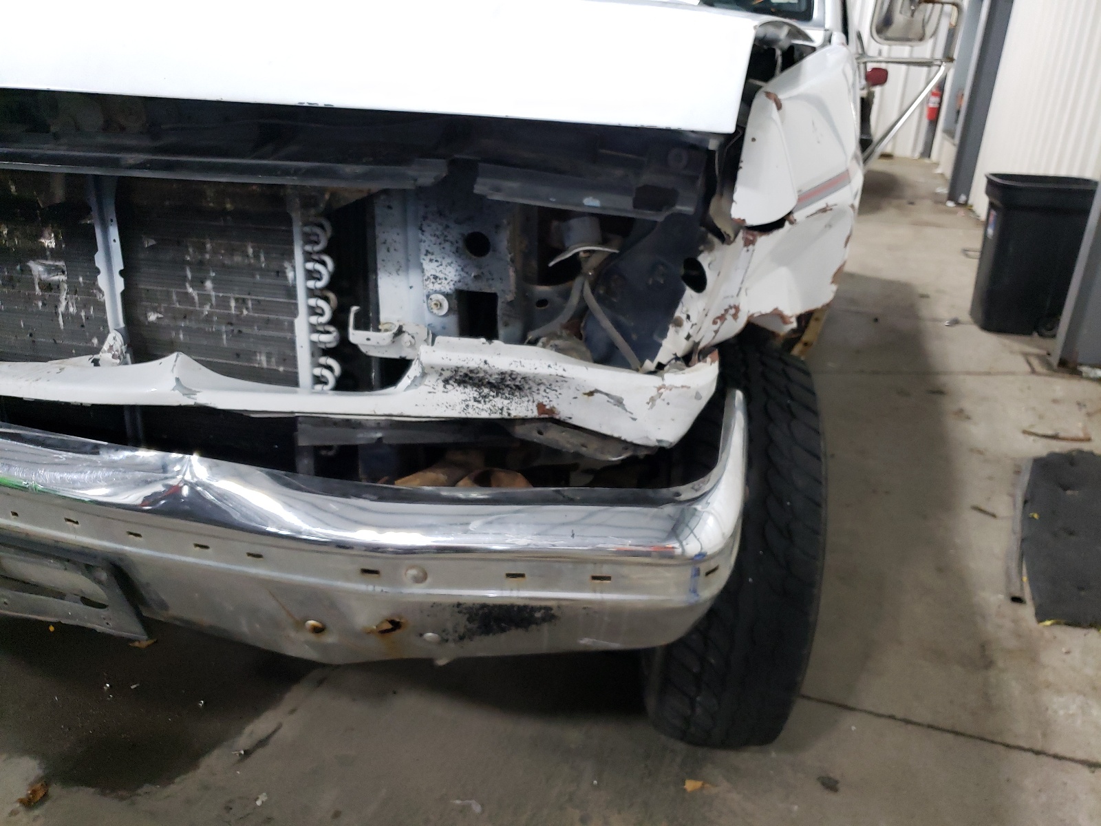Photo 9 from auction – 1989 FORD F250 XLT with VIN 1FTHF26M2KPB02496