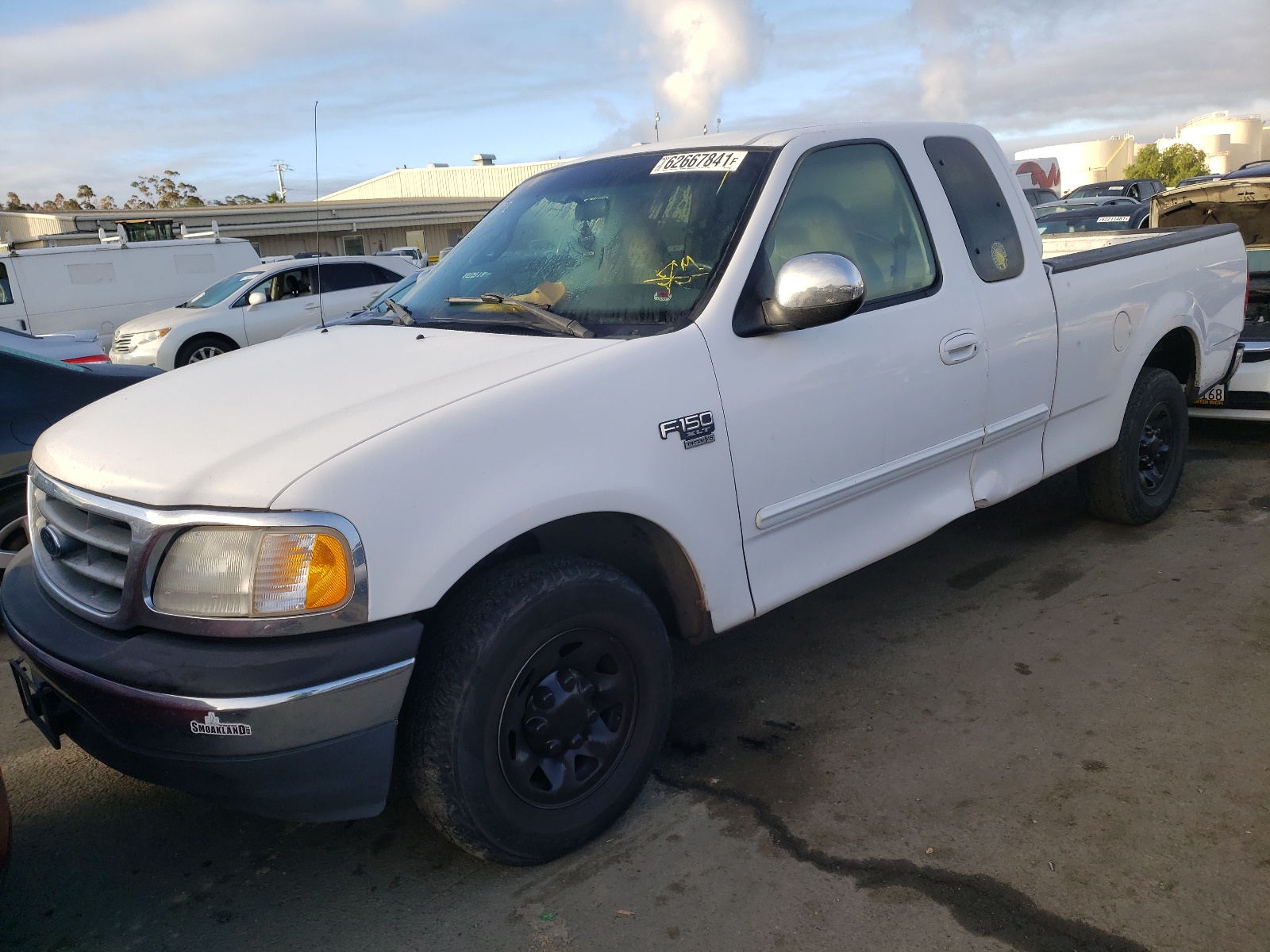 Photo 2 from auction – 2000 FORD F150 with VIN 1FTPX17L0YKB18341