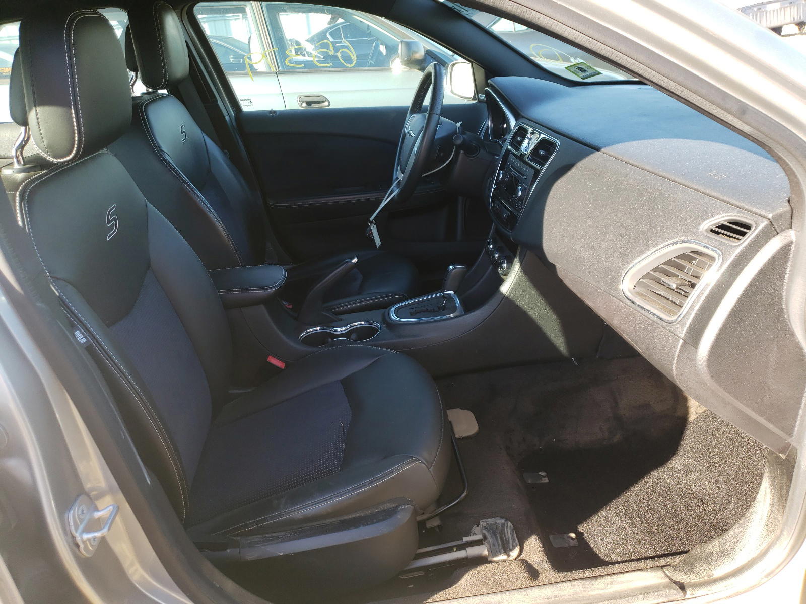 Photo 5 from auction – 2014 CHRYSLER 200 LIMITE with VIN 1C3CCBCG2EN156435