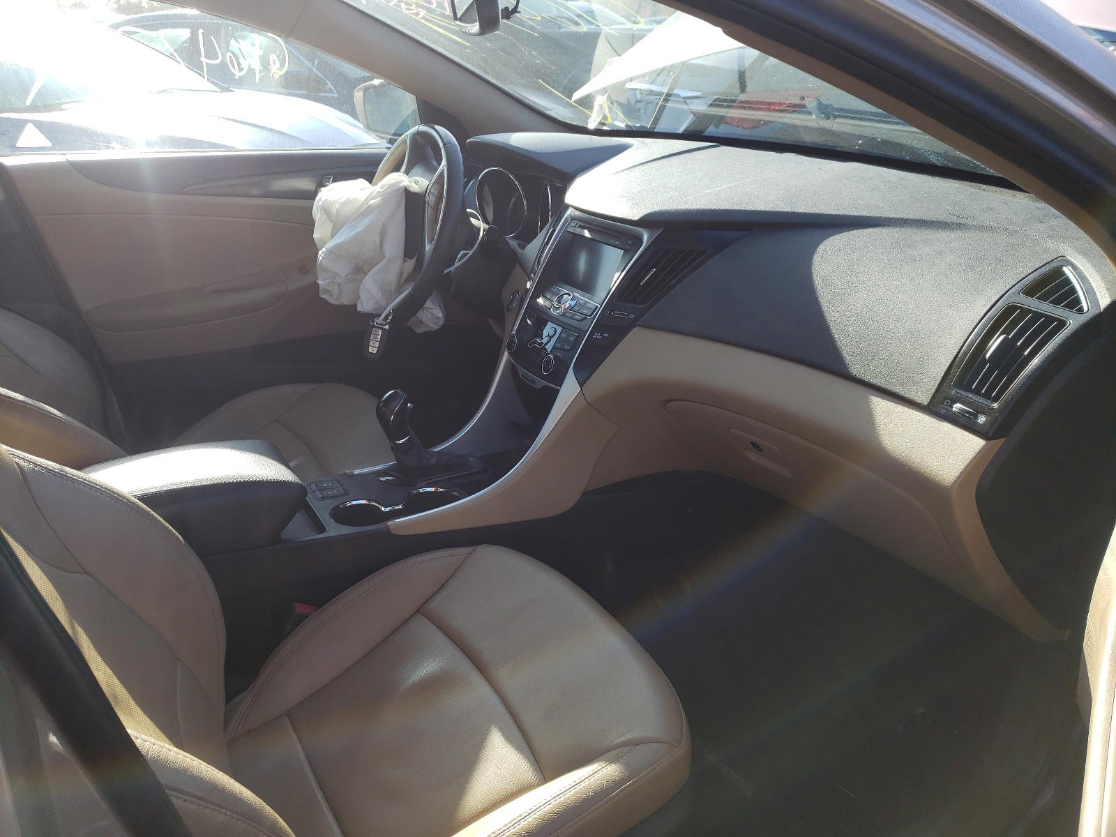 Photo 5 from auction – 2011 HYUNDAI SONATA with VIN 5NPEC4AB6BH233357