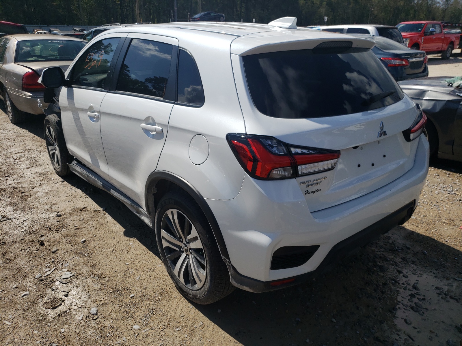 Photo 3 from auction – 2021 MITSUBISHI OUTLANDER with VIN JA4APUAU5MU021055