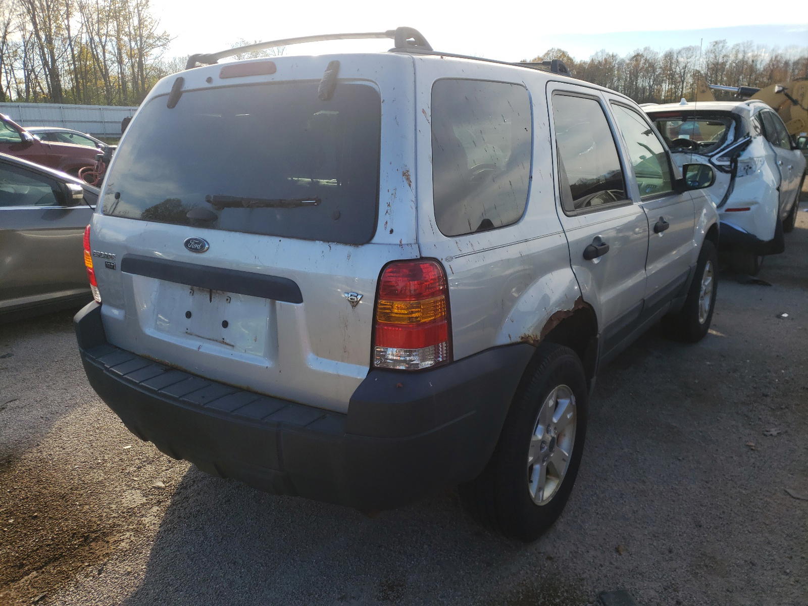 Photo 4 from auction – 2005 FORD ESCAPE with VIN 1FMYU93155KD73185