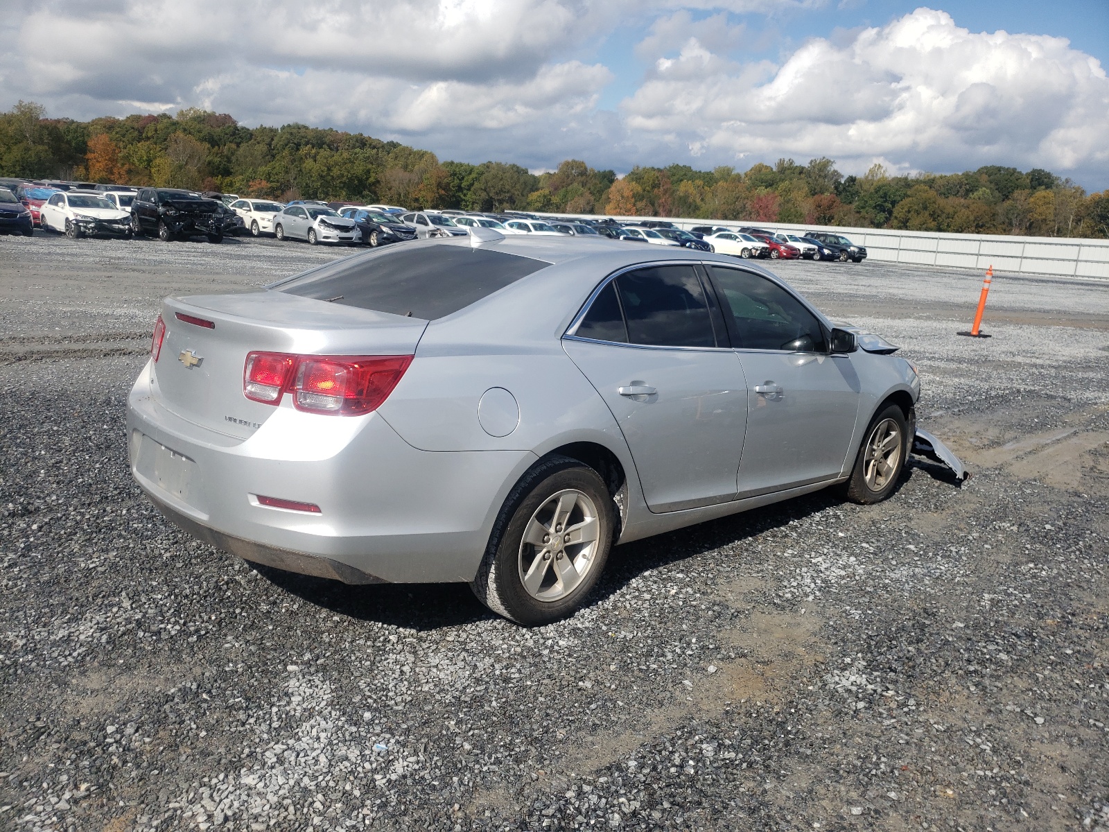 Photo 4 from auction – 2015 CHEVROLET MALIBU 1LT with VIN 1G11C5SL6FU153475