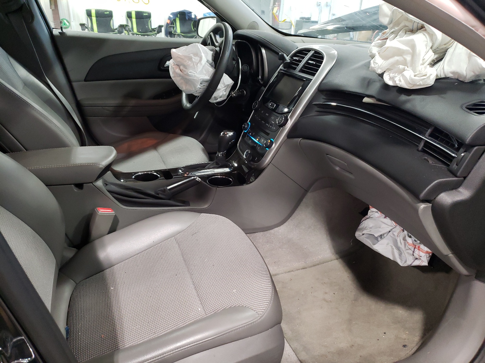 Photo 5 from auction – 2015 CHEVROLET MALIBU 1LT with VIN 1G11C5SL0FF243824