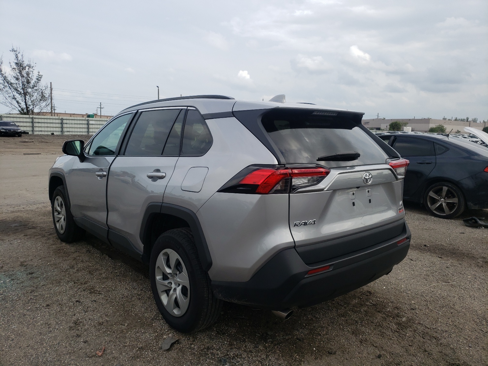 Photo 3 from auction – 2021 TOYOTA RAV4 LE with VIN 2T3H1RFV3MC106839