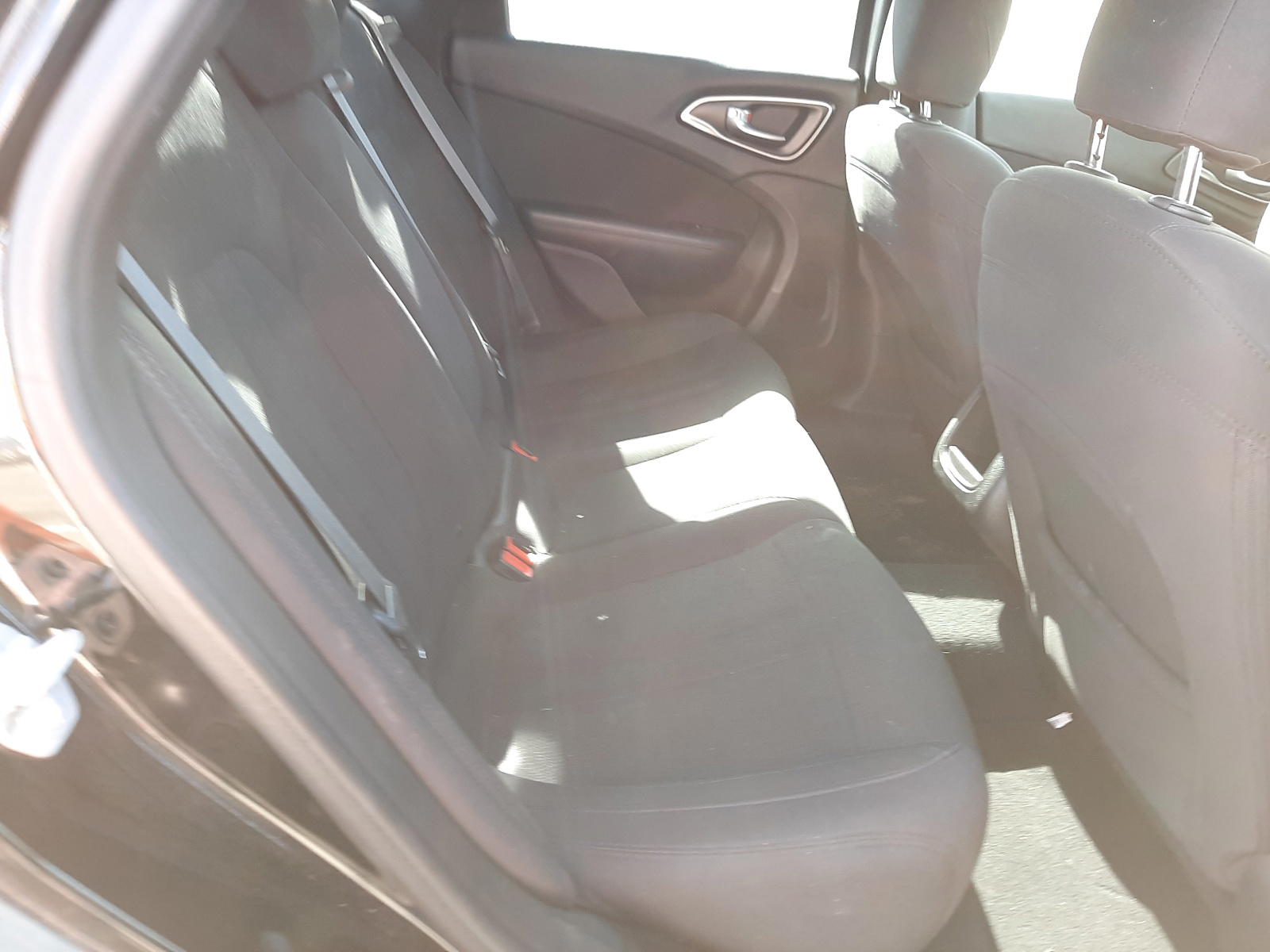 Photo 6 from auction – 2015 CHRYSLER 200 LIMITE with VIN 1C3CCCAB4FN633056