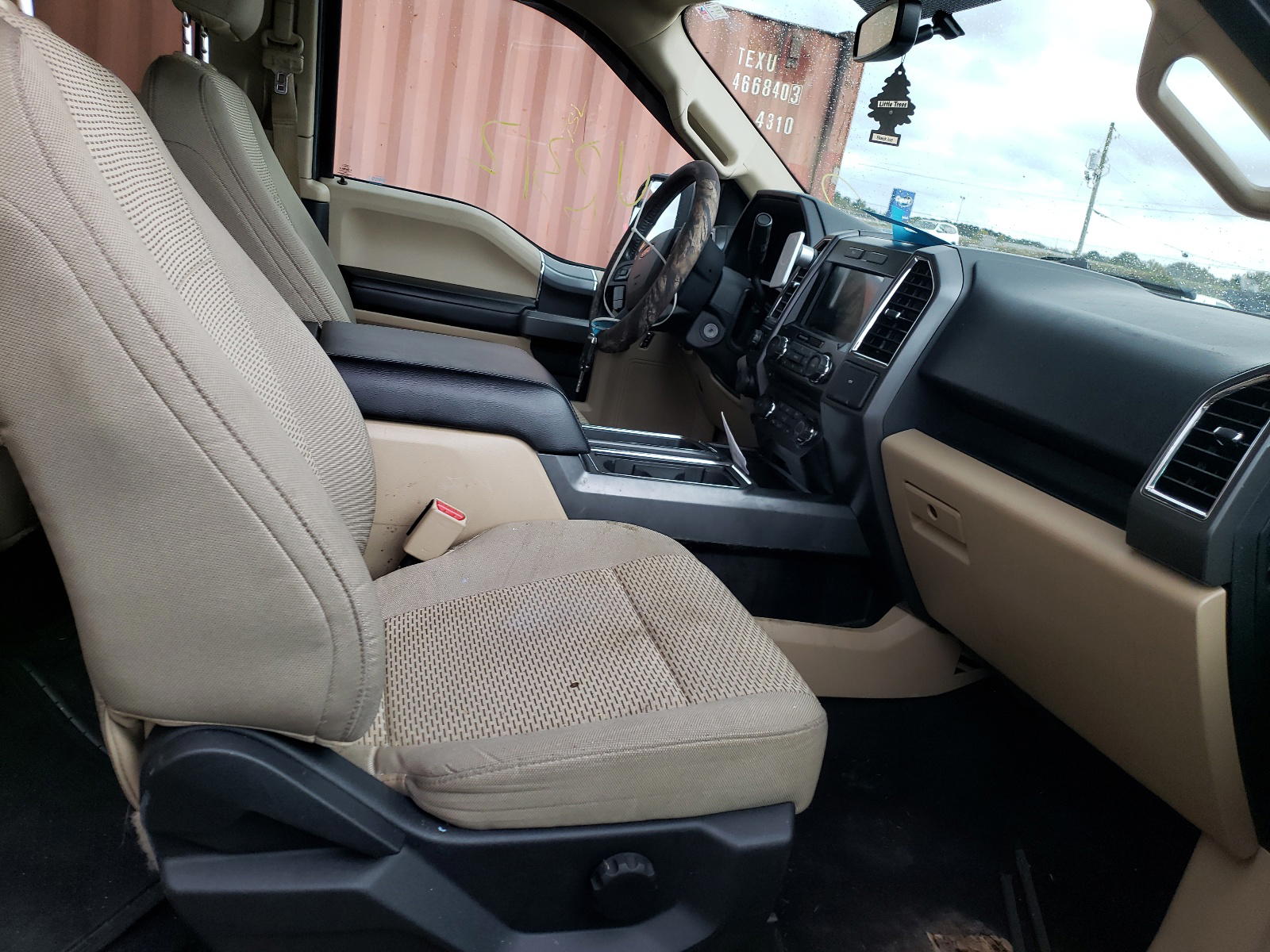 Photo 5 from auction – 2016 FORD F150 SUPER with VIN 1FTFX1EF6GFB33684