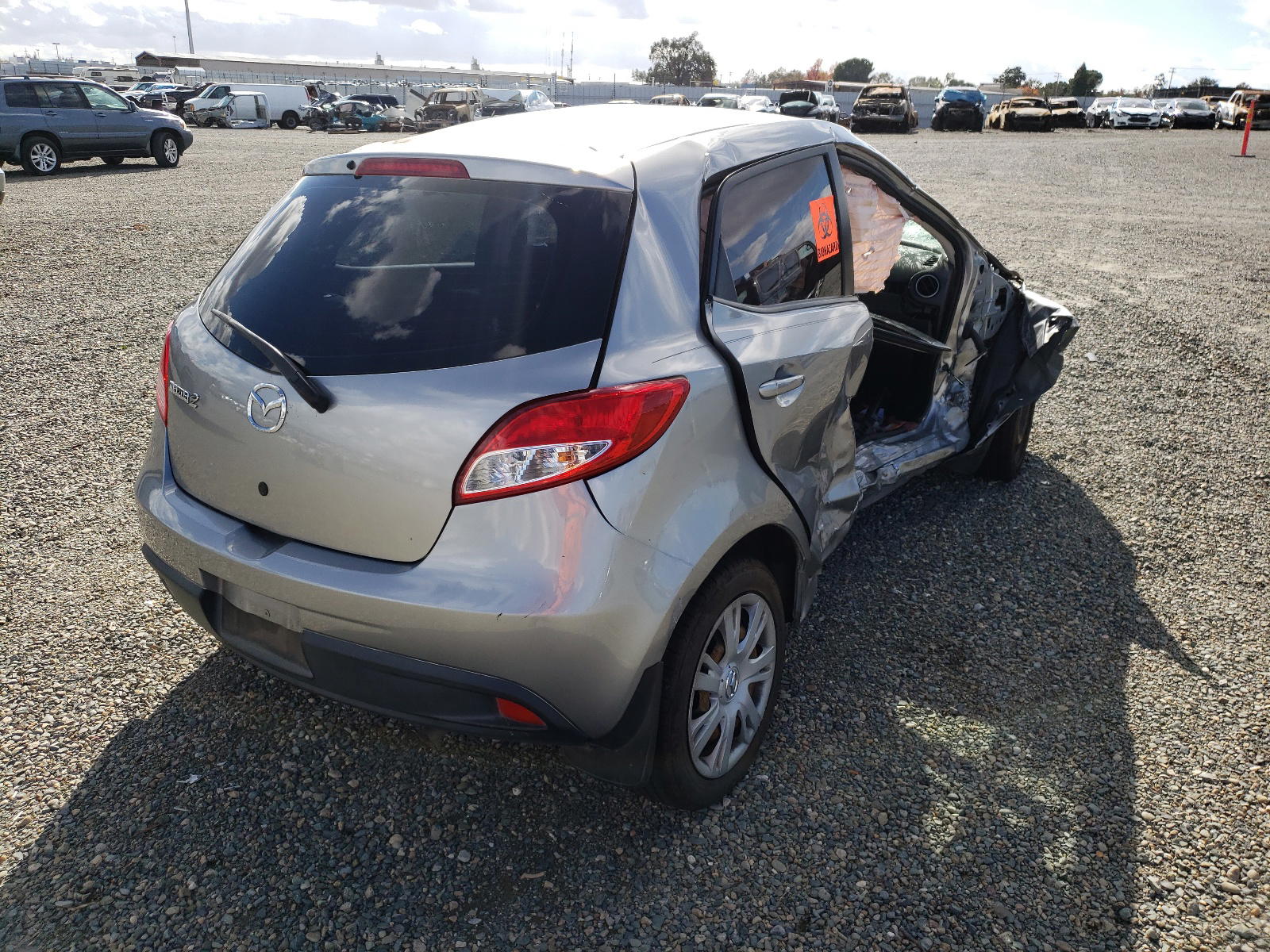 Photo 4 from auction – 2011 MAZDA MAZDA2 with VIN JM1DE1HY6B0107107