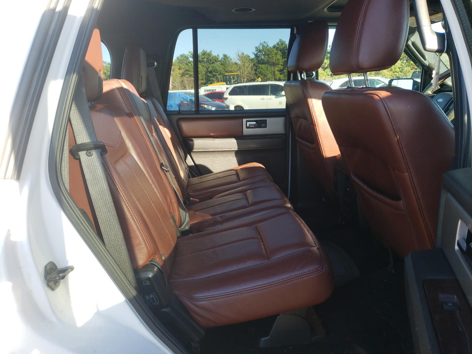 Photo 6 from auction – 2014 FORD EXPEDITION with VIN 1FMJU1J51EEF61287