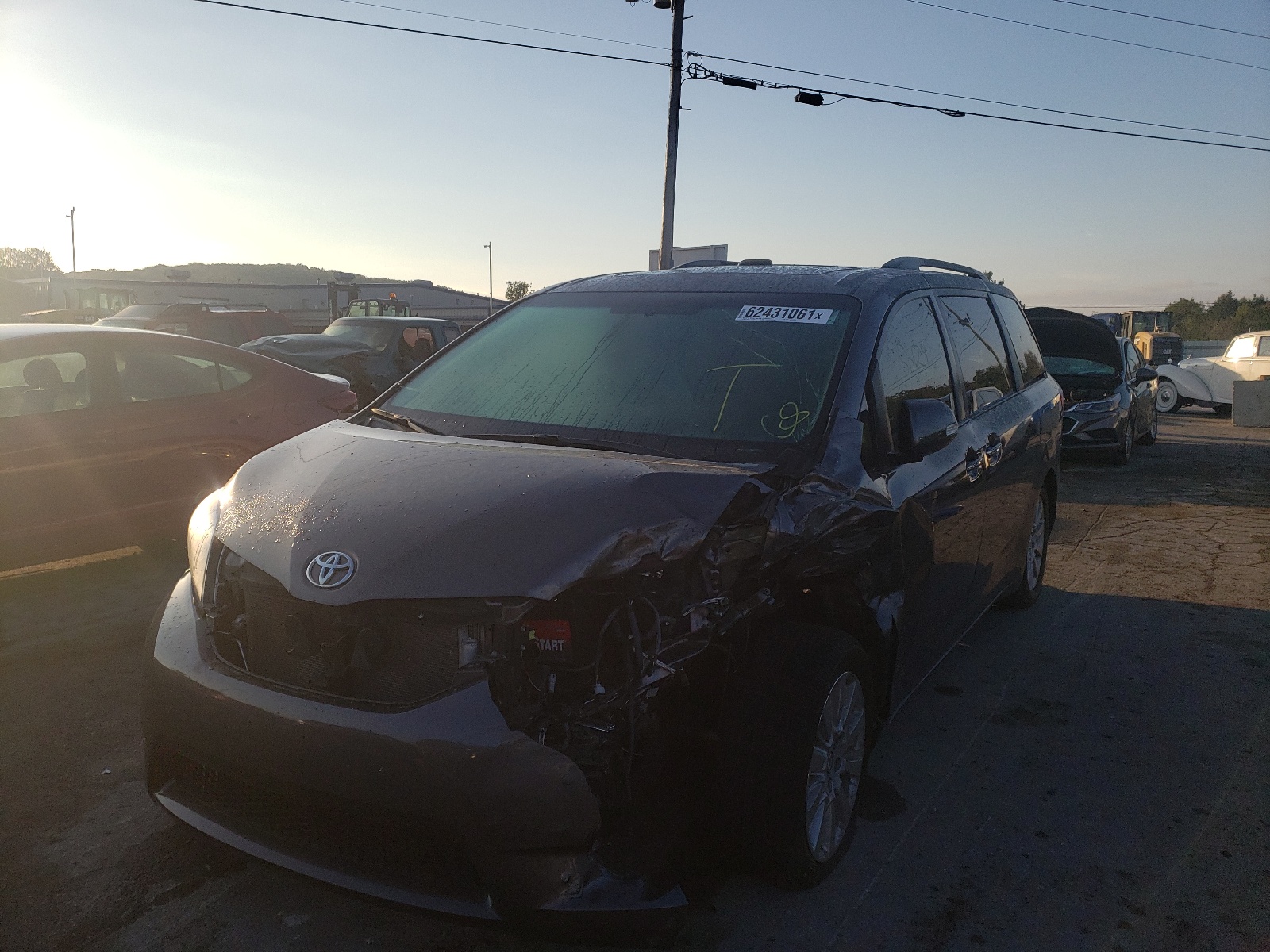 Photo 2 from auction – 2016 TOYOTA SIENNA XLE with VIN 5TDYK3DC4GS731458