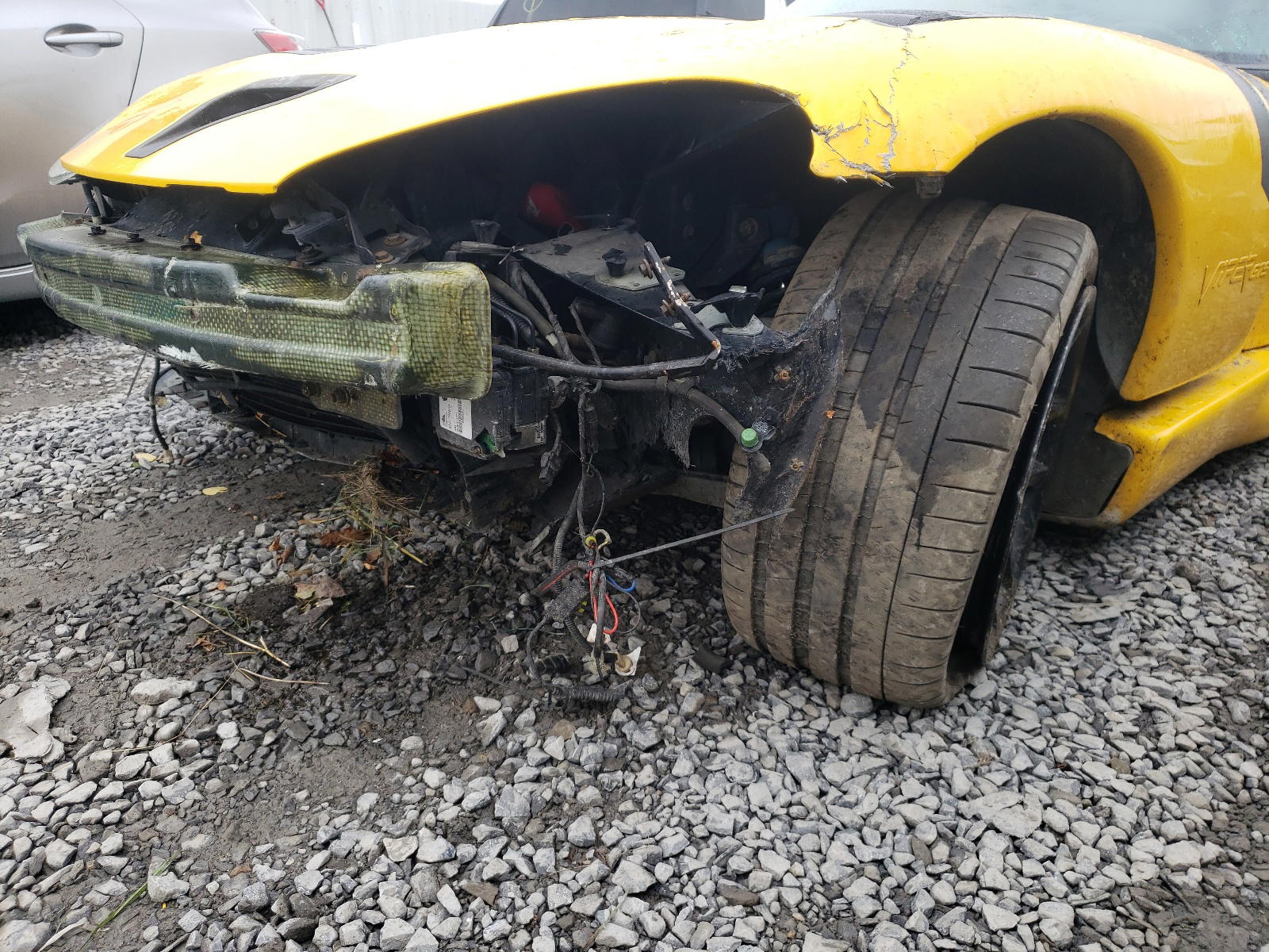 Photo 7 from auction – 2001 DODGE VIPER GTS with VIN 1B3ER69E71V700925