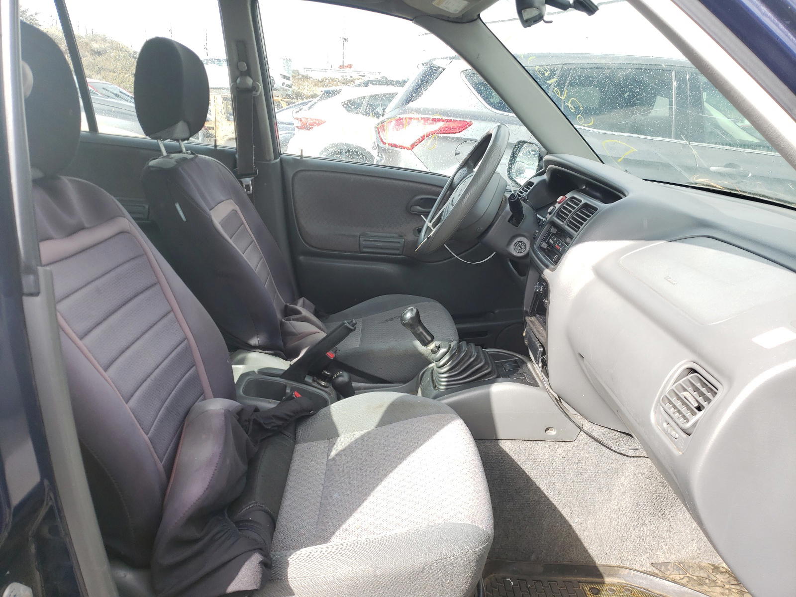 Photo 5 from auction – 2001 CHEVROLET TRACKER with VIN 2CNBJ13C716925431