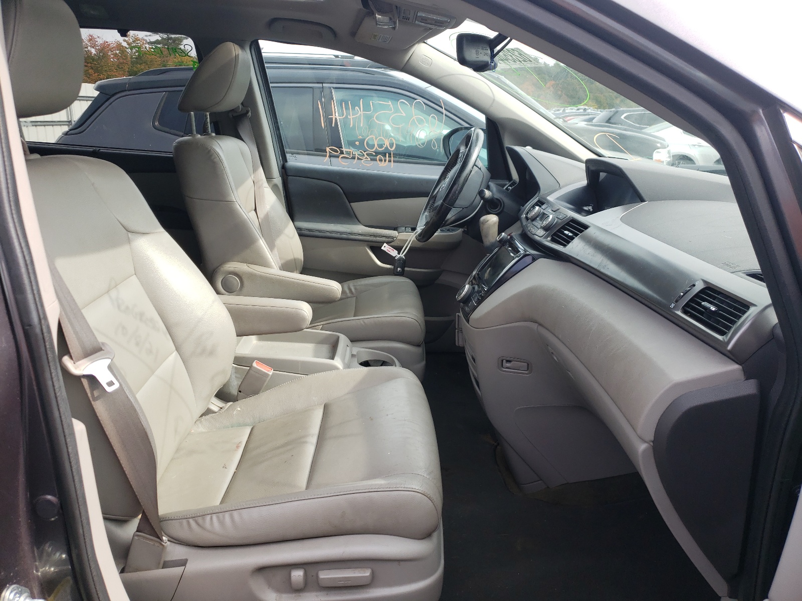Photo 5 from auction – 2016 HONDA ODYSSEY EX with VIN 5FNRL5H61GB008527
