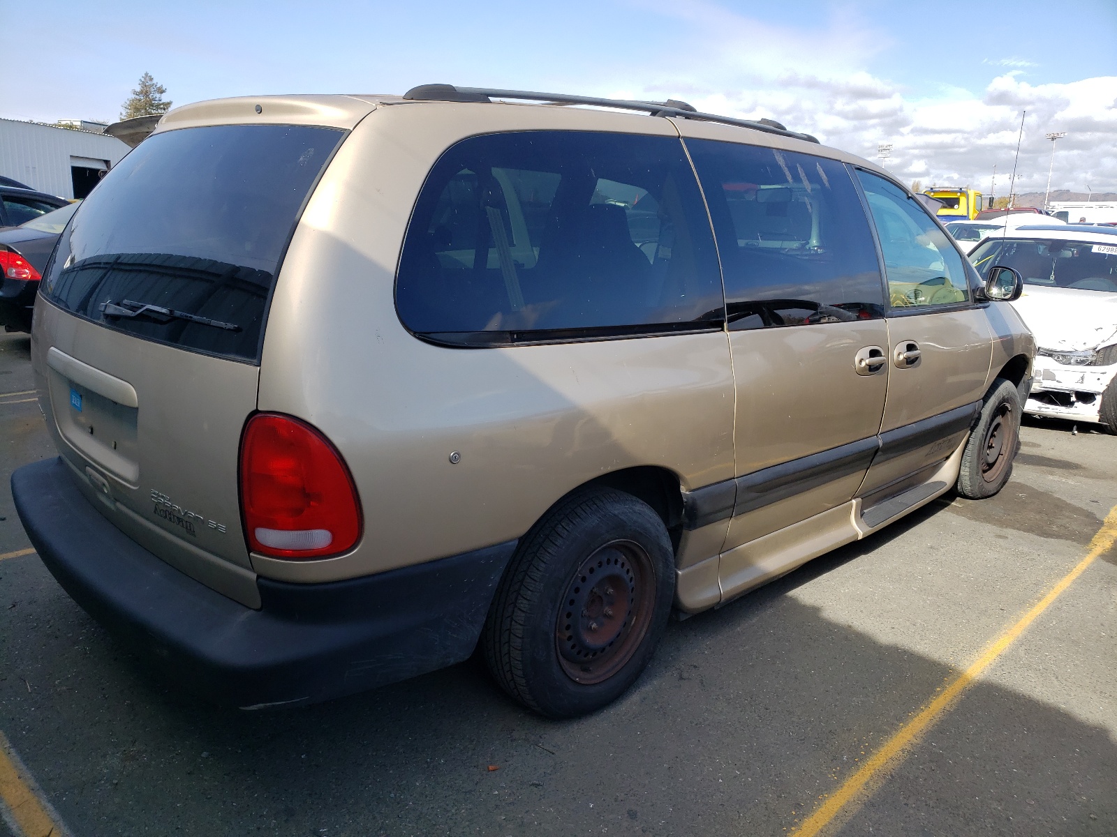 صورة رقم 4 من المزاد - 2000 DODGE GRAND CARA مع VIN 2B4GP44R0YR644557