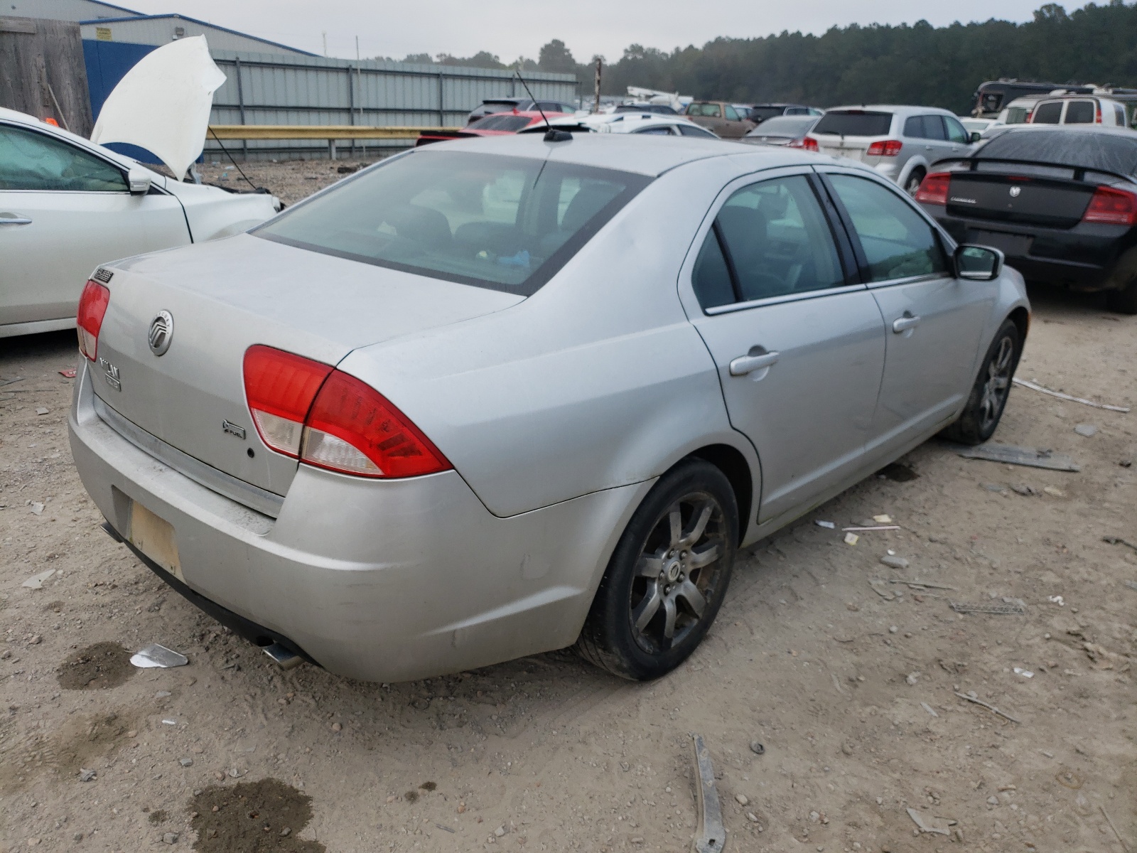 Photo 4 from auction – 2010 MERCURY MILAN PREM with VIN 3MEHM0JG3AR641386