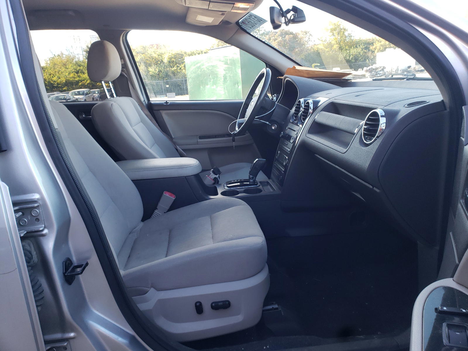 Photo 5 from auction – 2008 FORD TAURUS X S with VIN 1FMDK02W68GA13282