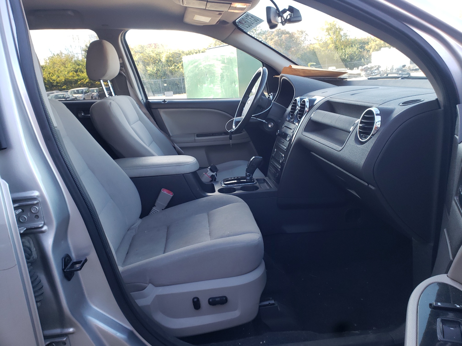 Zdjęcie 5 z aukcji – 2008 FORD TAURUS X S z VIN 1FMDK02W68GA13282