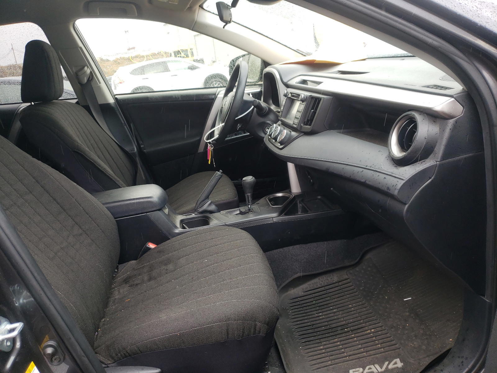 Photo 5 from auction – 2017 TOYOTA RAV4 LE with VIN JTMBFREV4HJ700142