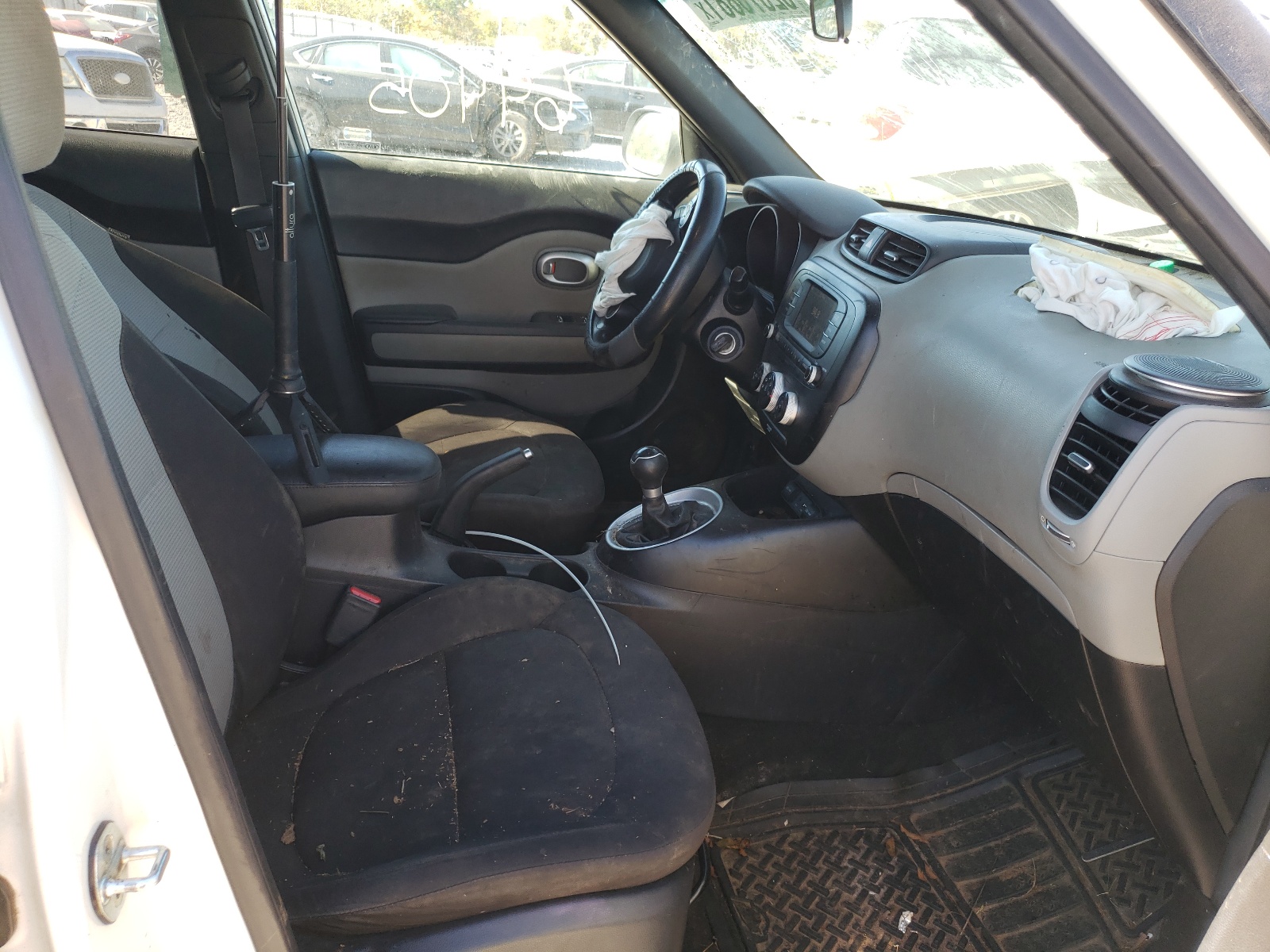 Zdjęcie 5 z aukcji – 2017 KIA SOUL z VIN KNDJN2A2XH7426430