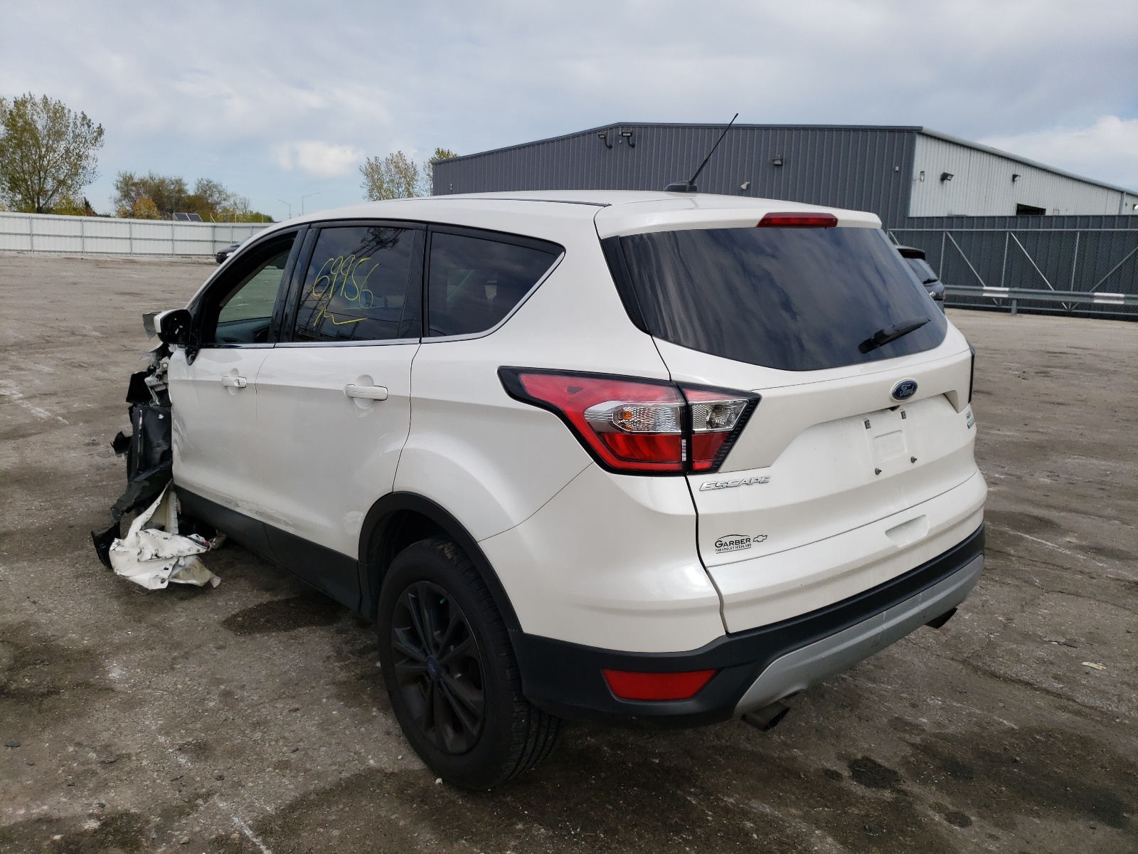 Photo 3 from auction – 2017 FORD ESCAPE SE with VIN 1FMCU0GDXHUD36488