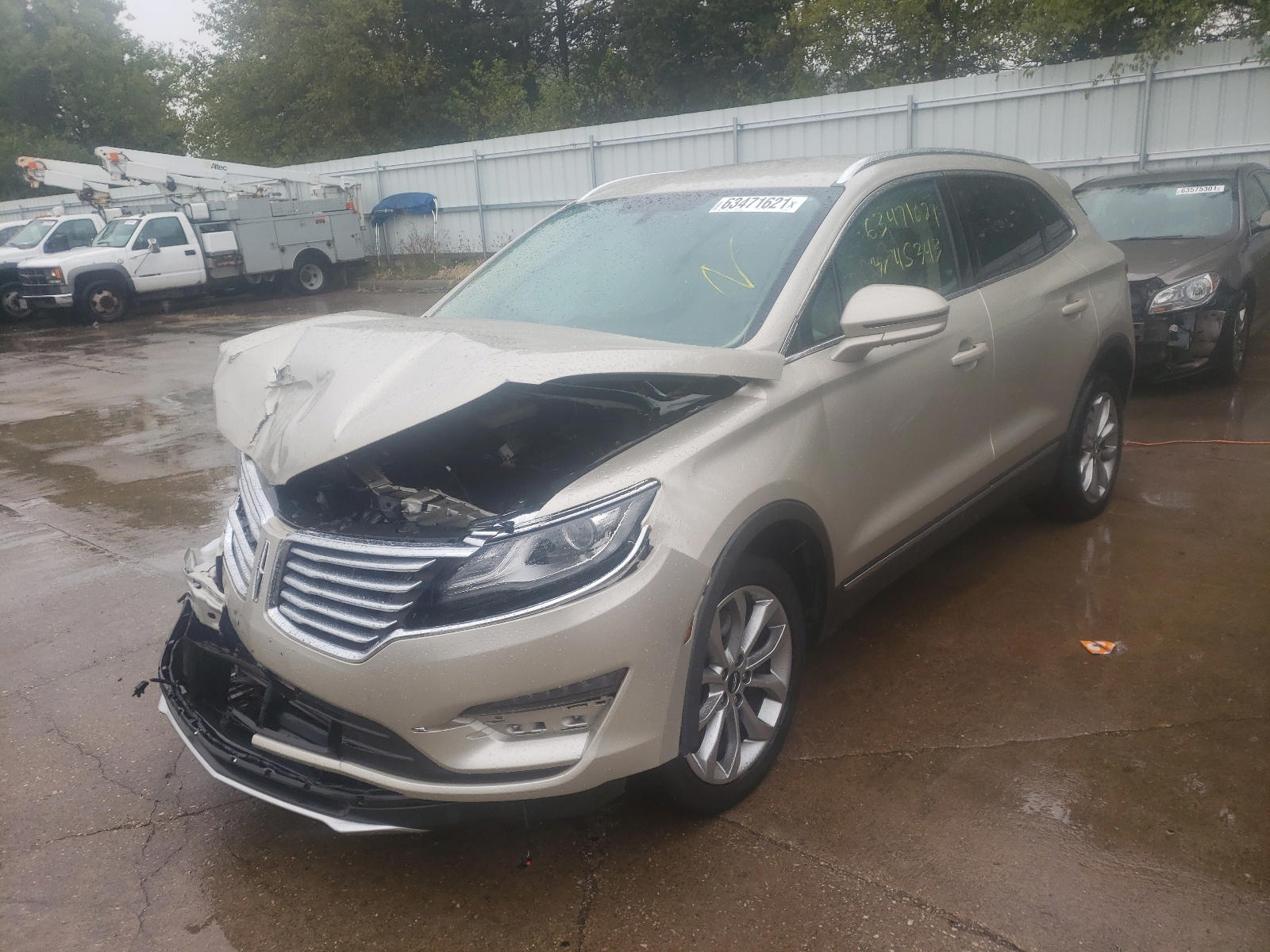 Photo 2 from auction – 2017 LINCOLN MKC SELECT with VIN 5LMCJ2D98HUL51685