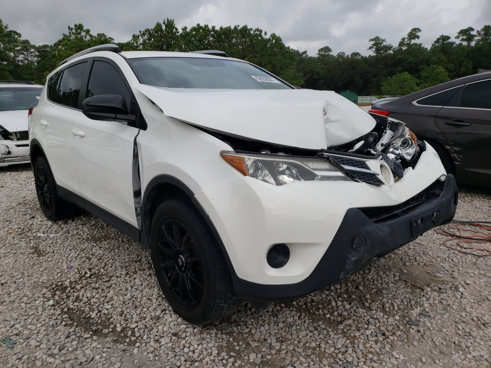 TOYOTA RAV4 LE 2015 with VIN JTMZFREVXFD060769 - Photo from auction