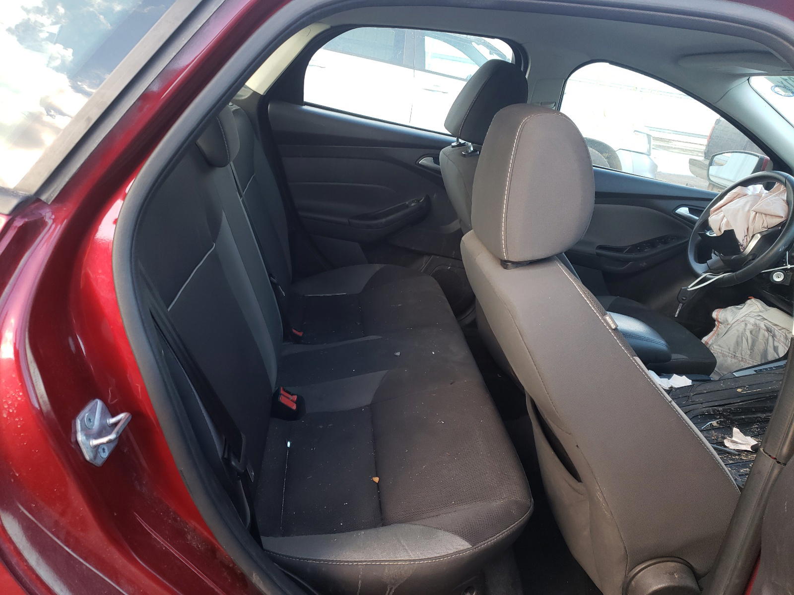Photo 6 from auction – 2014 FORD FOCUS SE with VIN 1FADP3F27EL154255