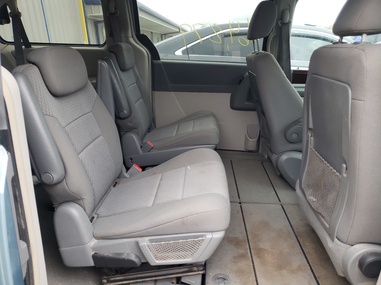 Photo 6 from auction – 2010 CHRYSLER TOWN & COU with VIN 2A4RR5D15AR241051