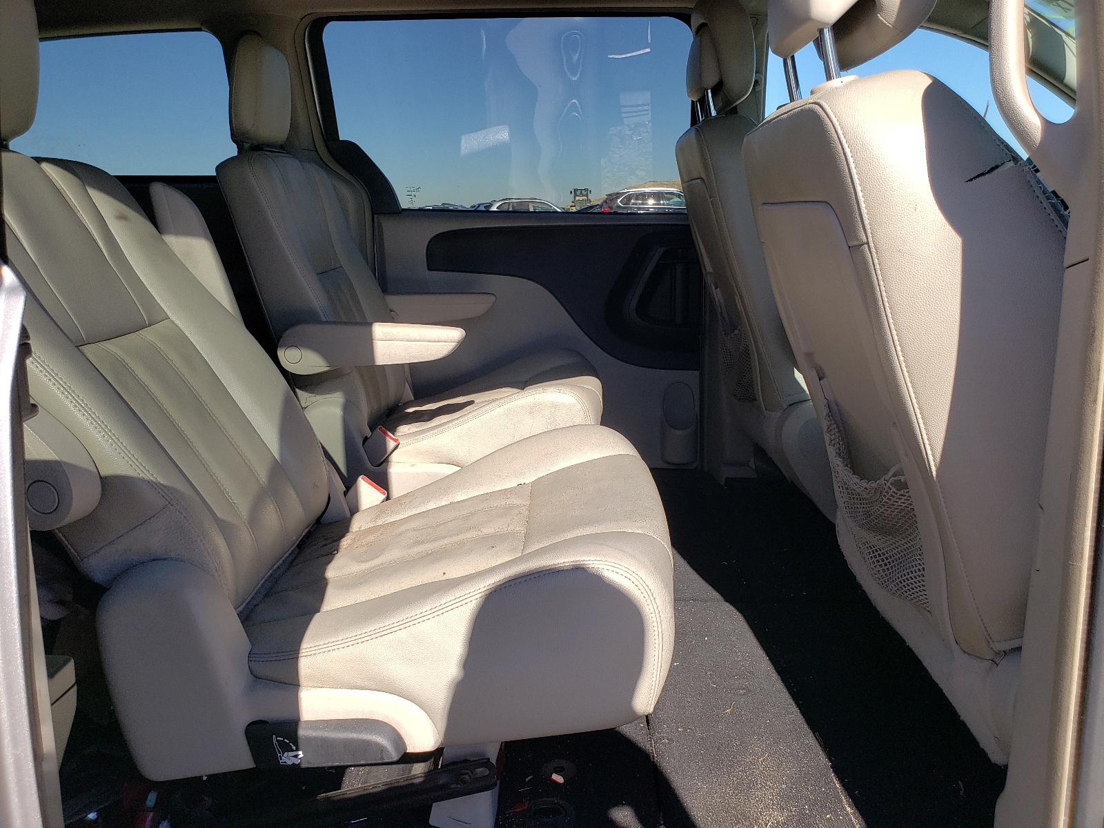 Photo 6 from auction – 2013 CHRYSLER TOWN & COU with VIN 2C4RC1BG6DR584141