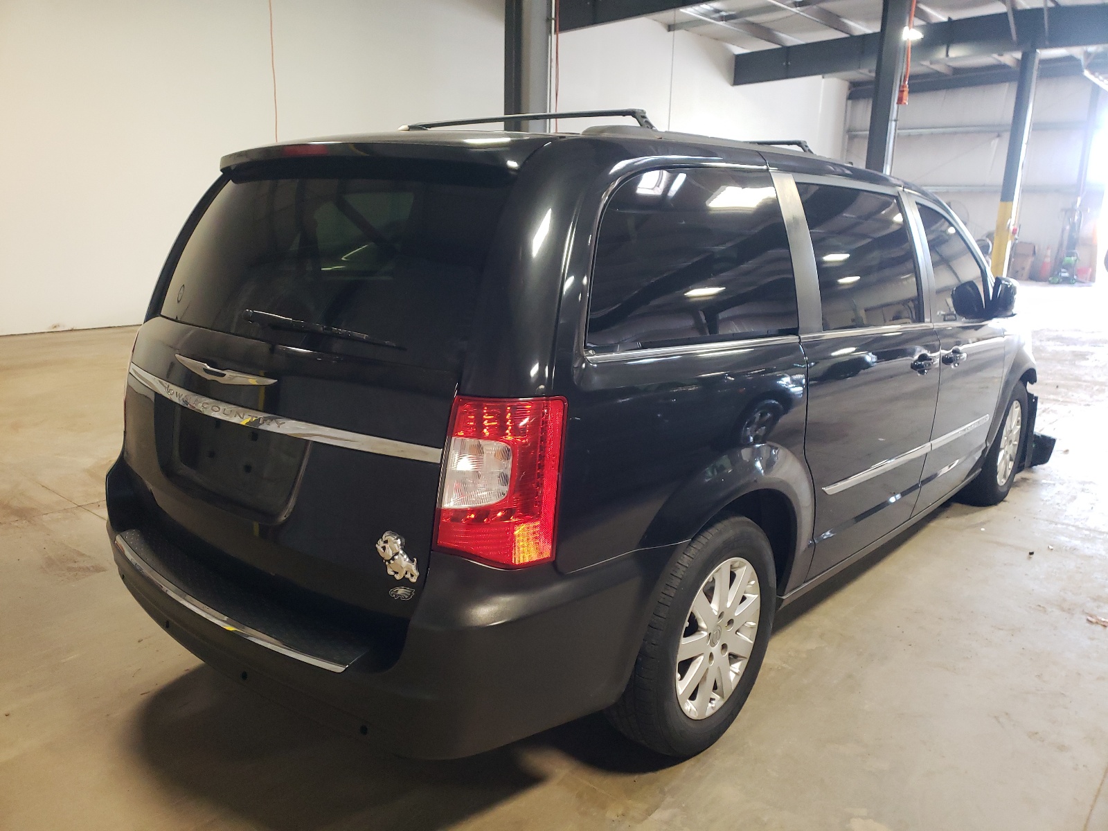 Photo 4 from auction – 2013 CHRYSLER TOWN & COU with VIN 2C4RC1BG9DR677462