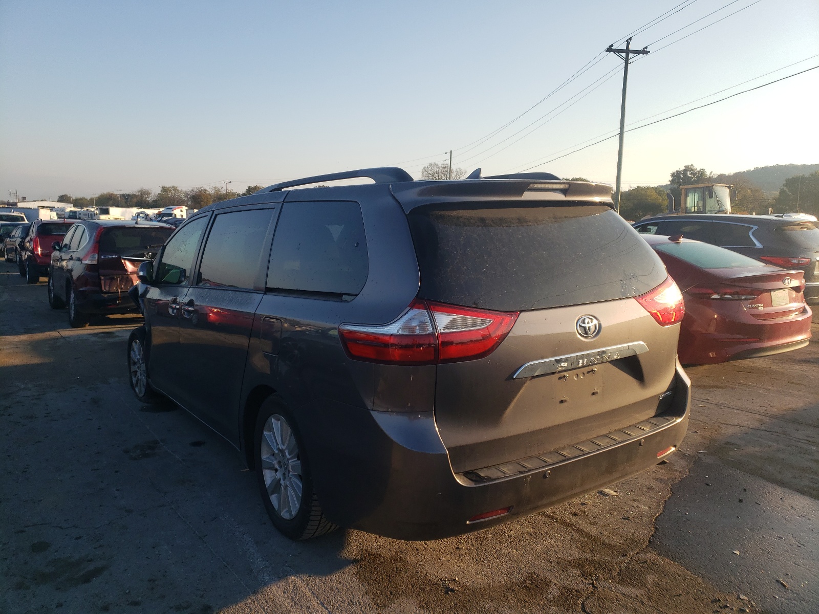 Photo 3 from auction – 2016 TOYOTA SIENNA XLE with VIN 5TDYK3DC4GS731458