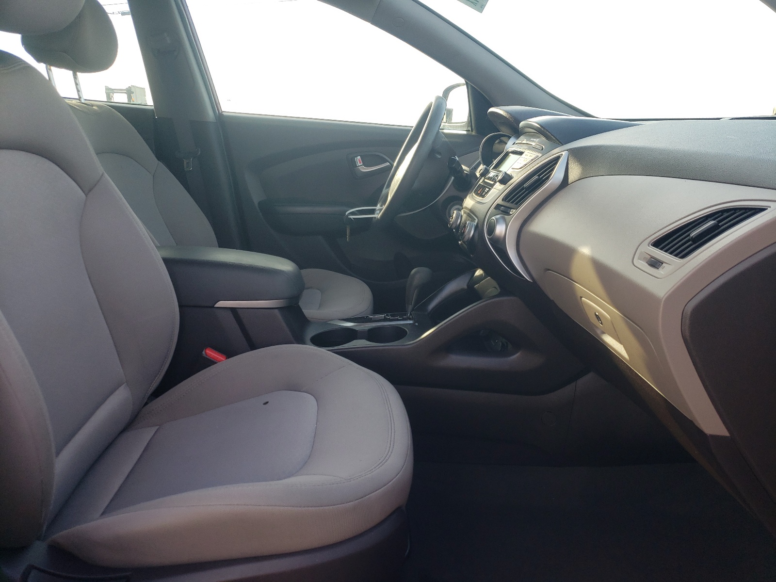 Photo 5 from auction – 2011 HYUNDAI TUCSON GL with VIN KM8JT3AB2BU120600