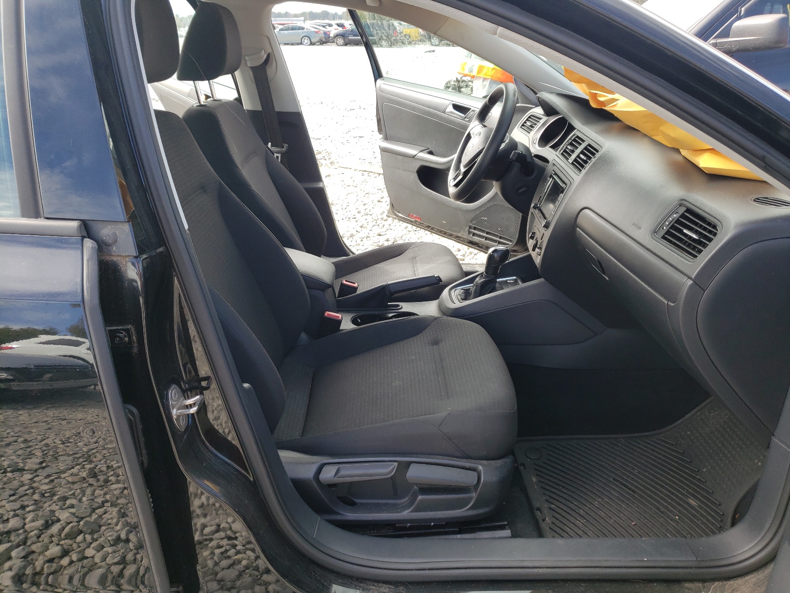 Photo 5 from auction – 2015 VOLKSWAGEN JETTA with VIN 3VW2K7AJ4FM280088