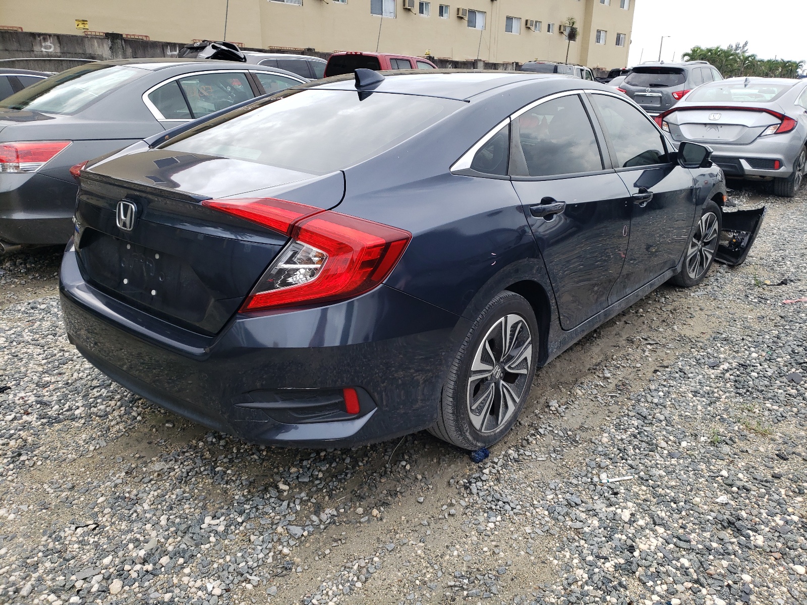 Photo 4 from auction – 2018 HONDA CIVIC EXL with VIN JHMFC1F74JX043002