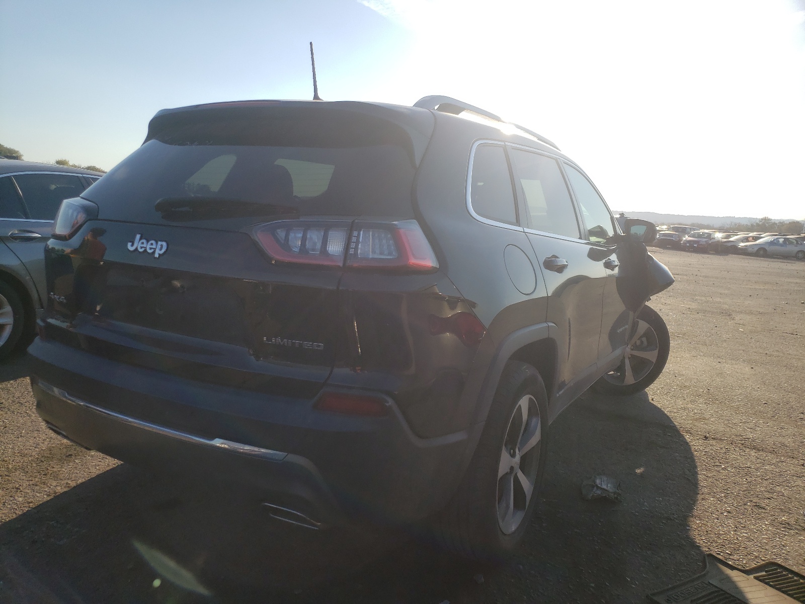 Photo 4 from auction – 2019 JEEP CHEROKEE L with VIN 1C4PJMDX8KD102314