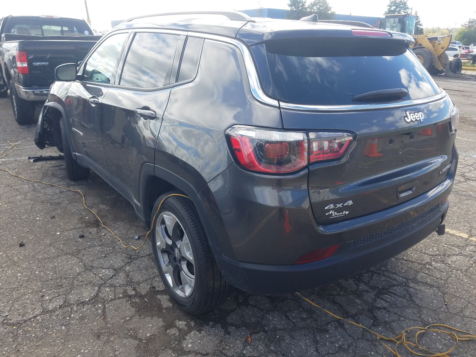 Фото 3 с аукциона – 2020 JEEP COMPASS LI с VIN 3C4NJDCB6LT234044