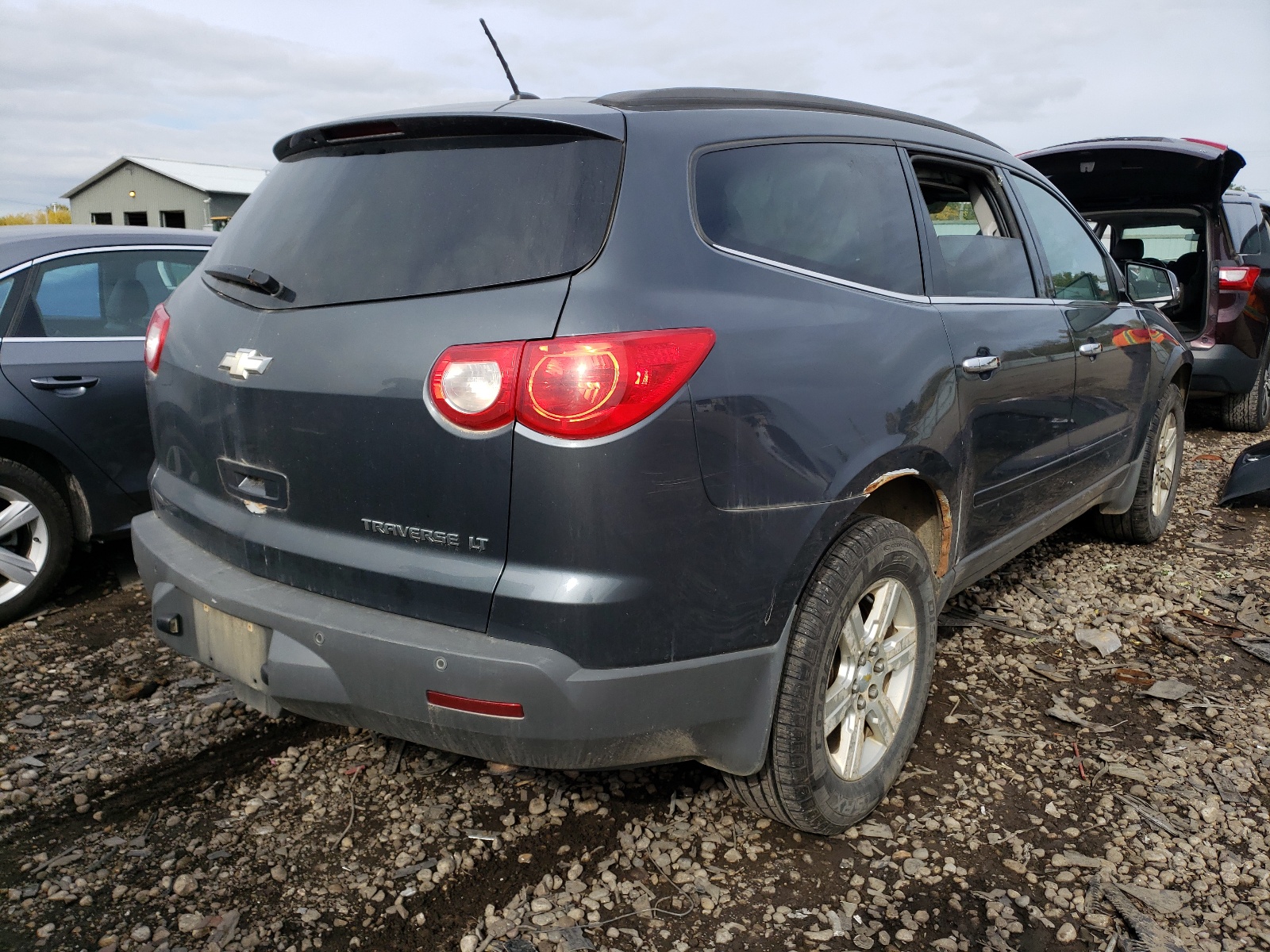 Photo 4 from auction – 2011 CHEVROLET TRAVERSE L with VIN 1GNKRGEDXBJ183379