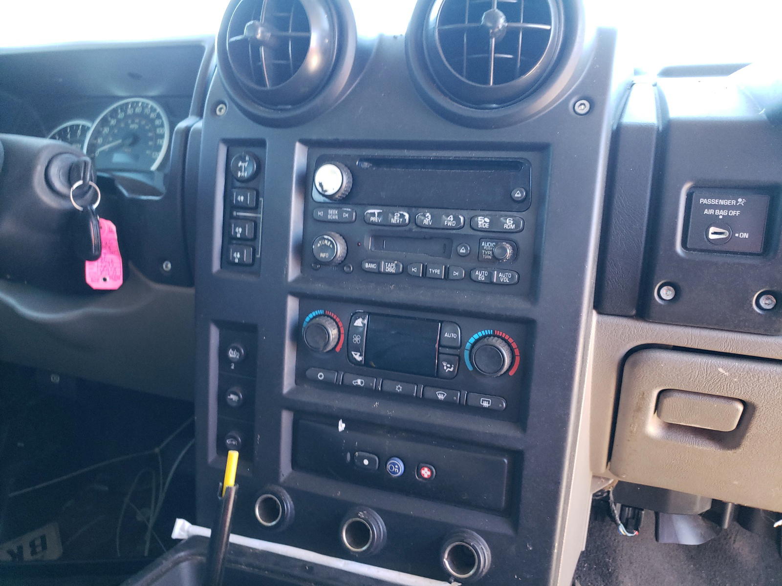 Photo 9 from auction – 2005 HUMMER H2 with VIN 5GRGN23U35H110297