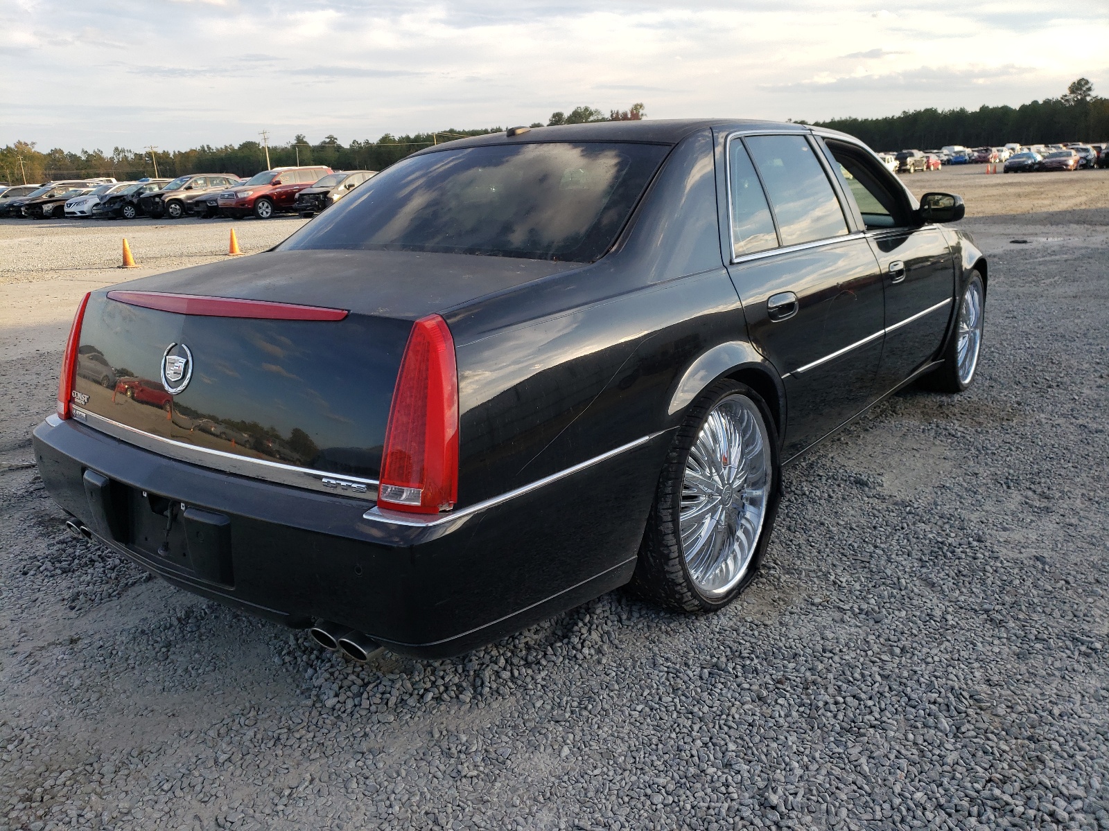 Photo 4 from auction – 2008 CADILLAC DTS with VIN 1G6KD57Y68U154807