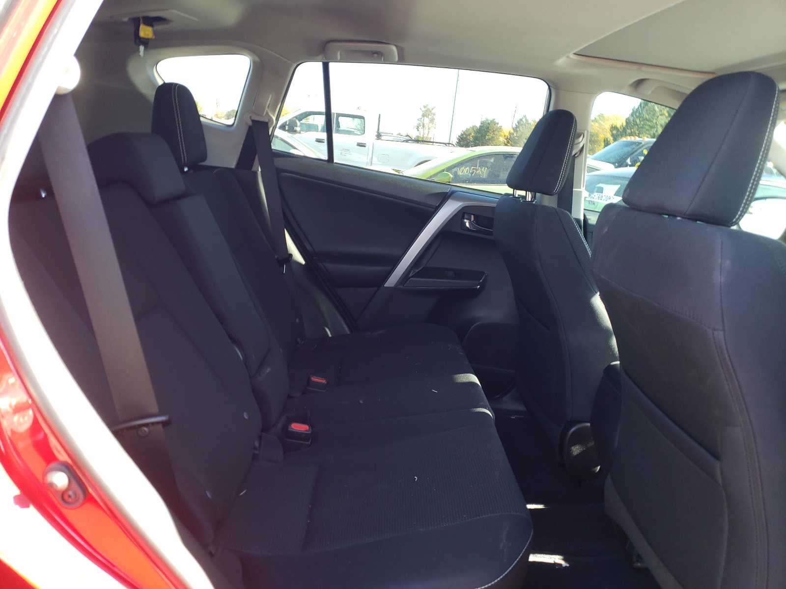 Photo 6 from auction – 2017 TOYOTA RAV4 XLE with VIN 2T3RFREV2HW649708