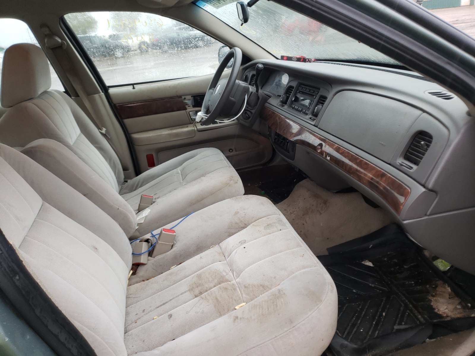 Photo 5 from auction – 2006 MERCURY GRAND MARQ with VIN 2MEFM74VX6X620103