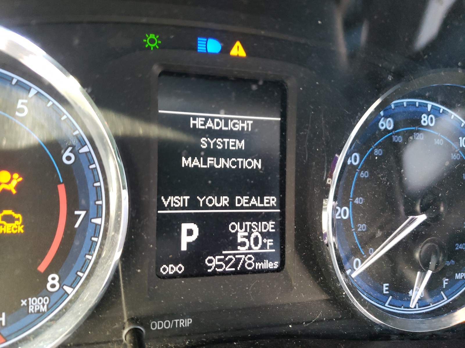 Photo 8 from auction – 2017 TOYOTA COROLLA L with VIN 5YFBURHE8HP621635