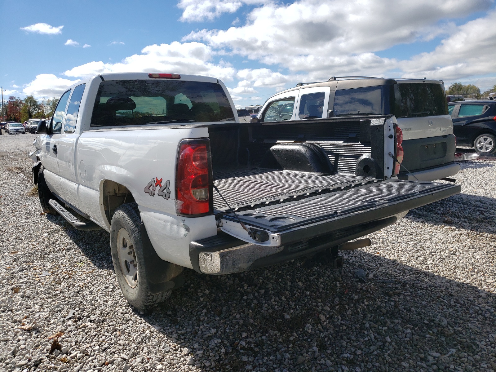 Photo 3 from auction – 2006 CHEVROLET SILVERADO with VIN 1GCEK19B16Z164873