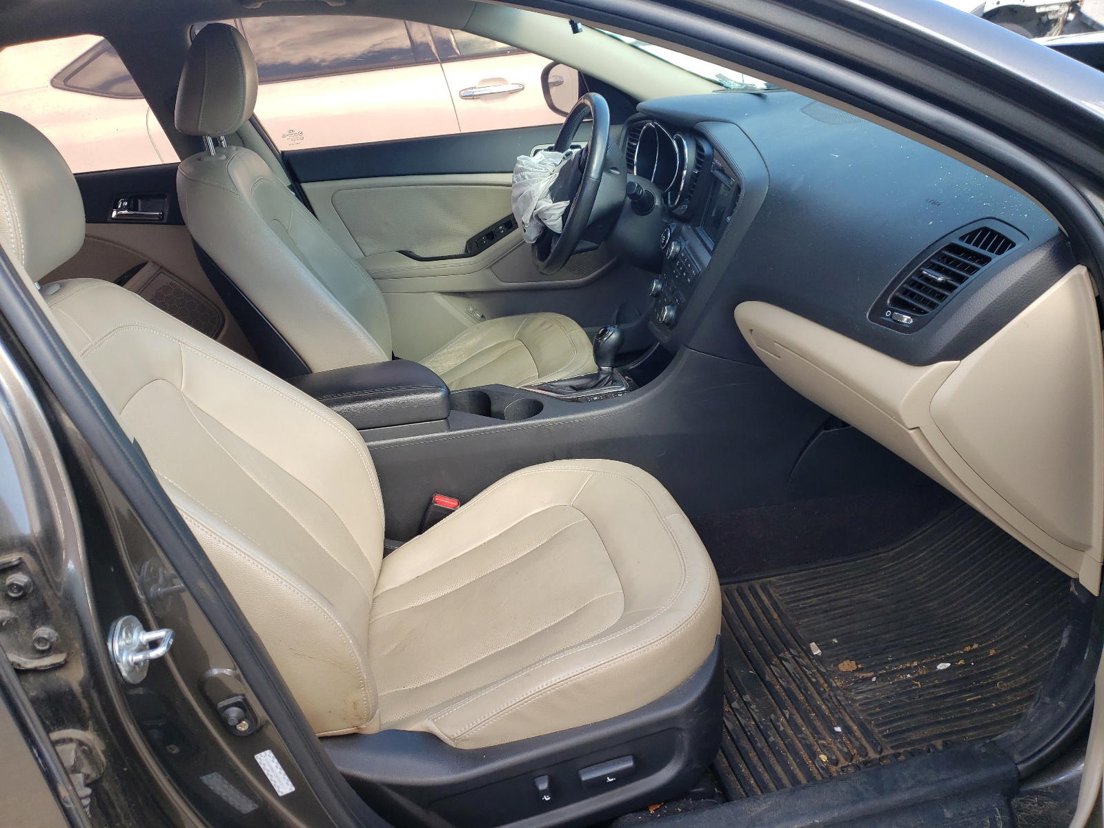 Photo 5 from auction – 2011 KIA OPTIMA EX with VIN KNAGN4A72B5083677